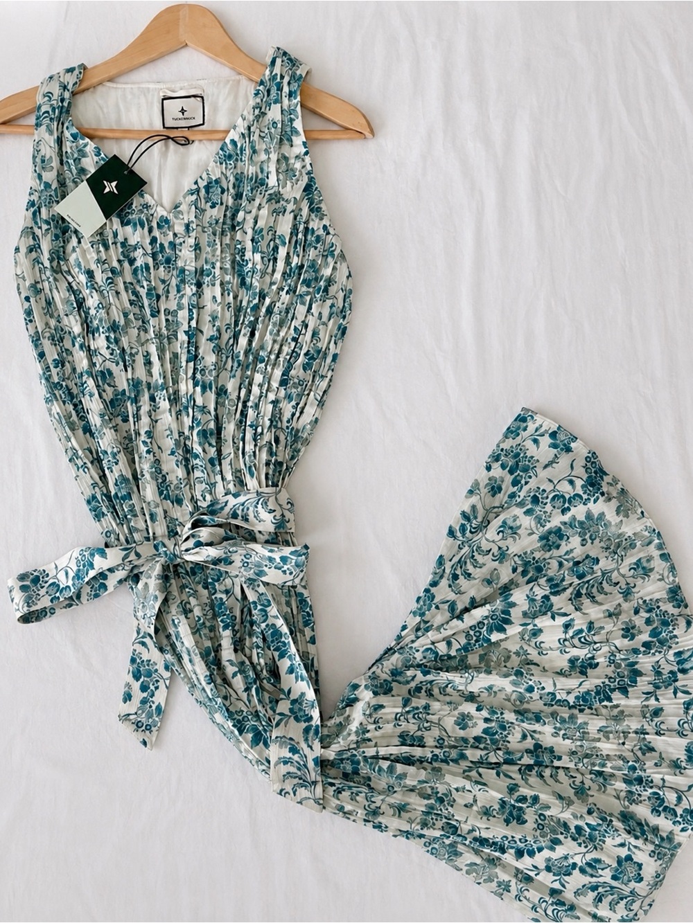 Tuckernuck Jardin de Fleurs Alina NWT Blue Floral Plissé Maxi Dress Small